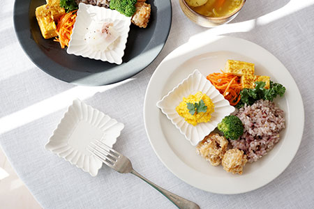 ホワイト マーガレット正方深小皿