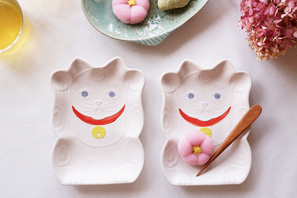 欲張りな招き猫のお皿